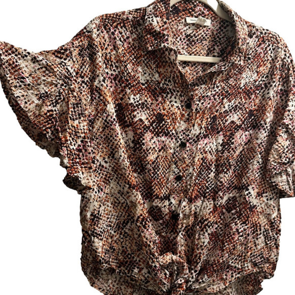 Beach lunch lounge snakeskin blouse